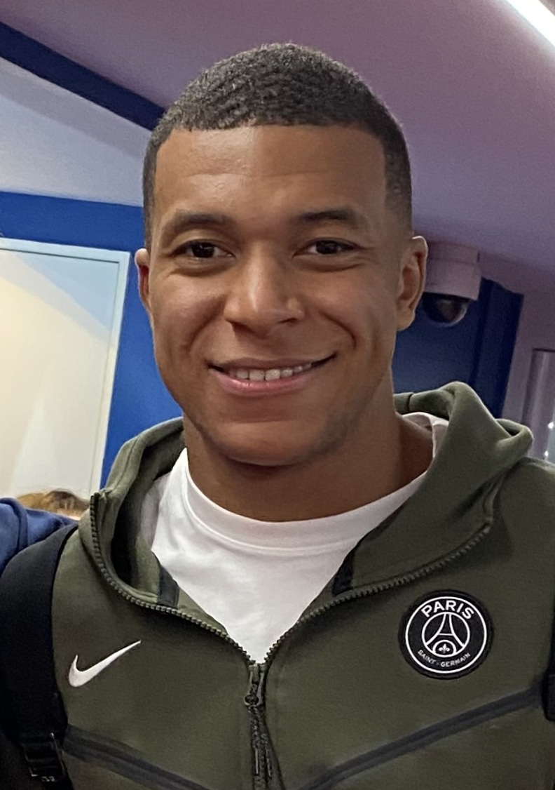多特vs帕德博恩首发：吉拉西、恩瓦内里先发，施洛特贝克伤愈复出